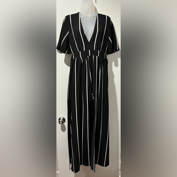 Black and White Striped Jumpsuit with Shorts (Size M) - Picture 4 of 7